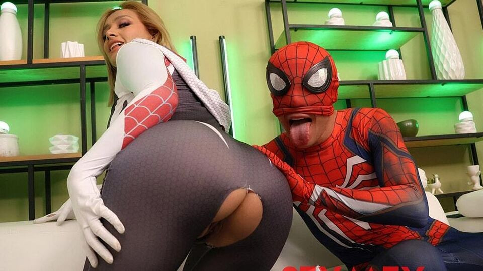 Spicy doll with round ass Gabriela Veracruz rammed by spiderman