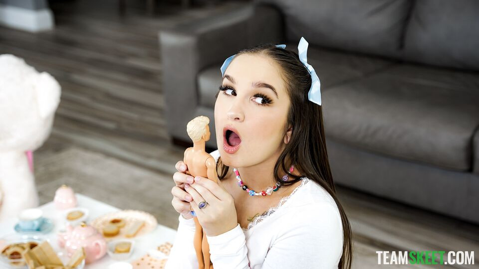 Cheating brunette Bunny Fae nicely penetrated by pretty big wiener
