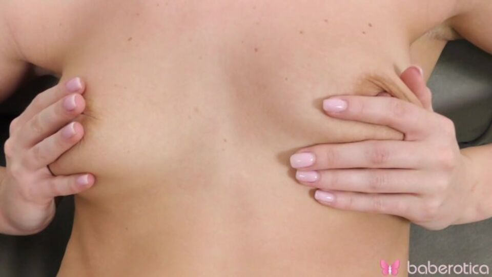 Striking cocotte - pleasuring clip - Baberotica
